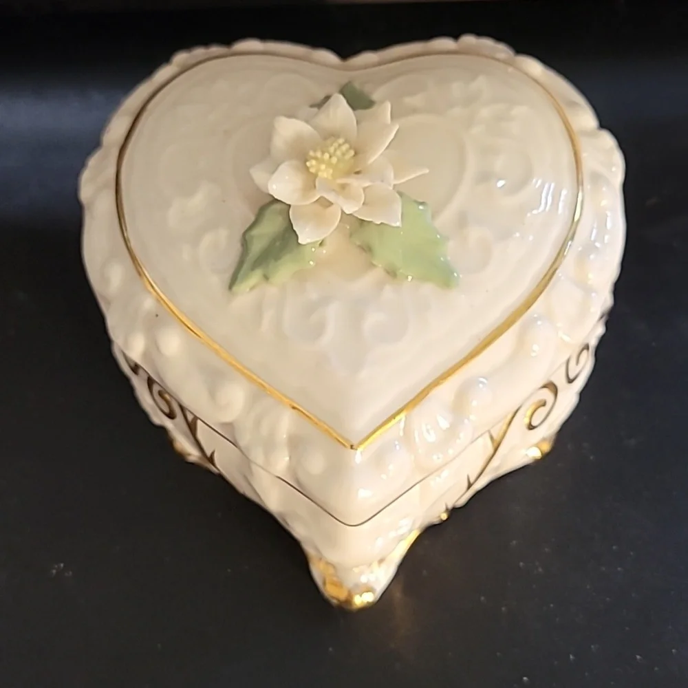 Vintage Musical Trinket Box